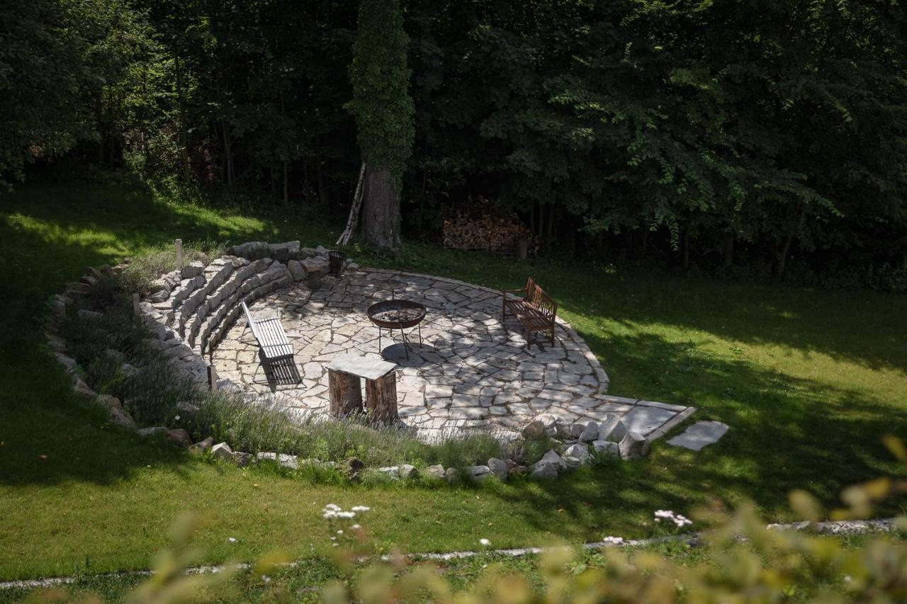 Hotel Penzion Na Kraji Lesa Valašské Meziříčí Exterior foto