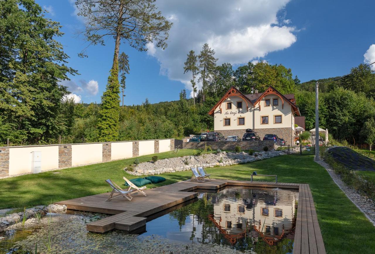 Hotel Penzion Na Kraji Lesa Valašské Meziříčí Exterior foto